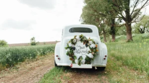 Wedding Invitations UK: Trends, Ideas & Inspiration for Daisy Chain Invites